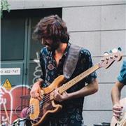 Ofrezco clases de bajo eléctrico en Valencia